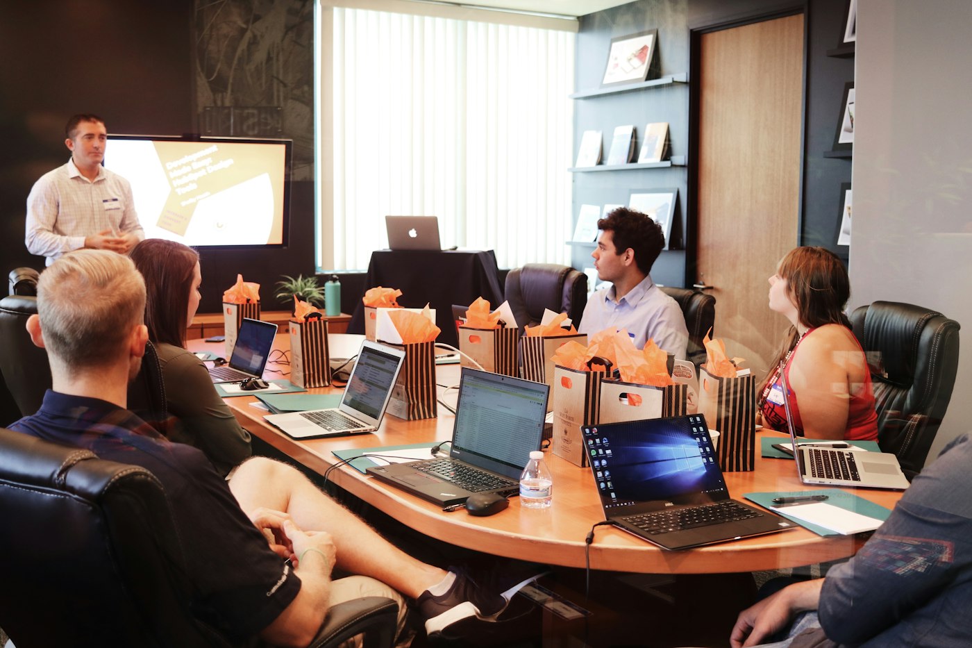 A Supply Chain War Room simulation in progress